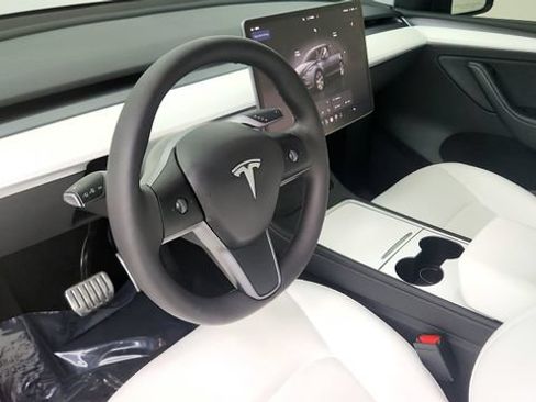 Used 2023 Tesla Model Y Long Range AWD/4WD image 46
