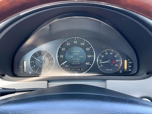 Used 2009 Mercedes-Benz CLK 550 Cabriolet image 10