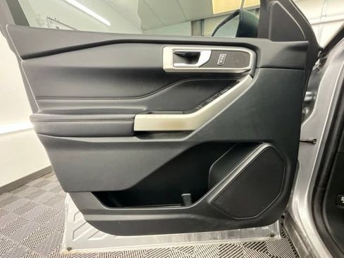 Used 2020 Ford Explorer XLT w/ Equipment Group 202A AWD/4WD image 13