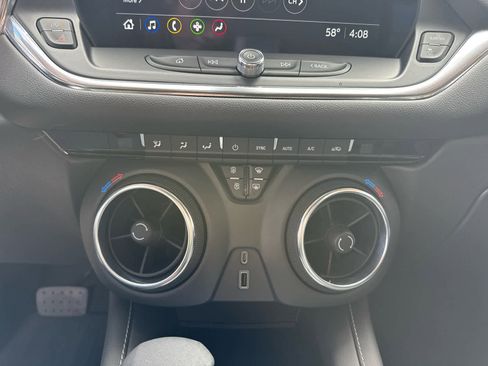 Used 2023 Chevrolet Blazer LT image 25