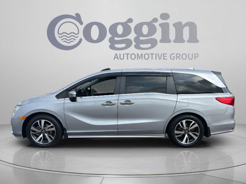Certified 2022 Honda Odyssey Touring image 2