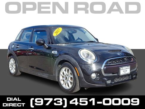 Used 2017 MINI Cooper S image 1