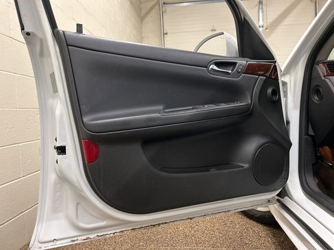 Used 2011 Chevrolet Impala LT image 13