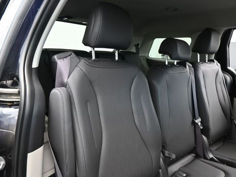 Used 2024 Kia Carnival LX FWD image 37