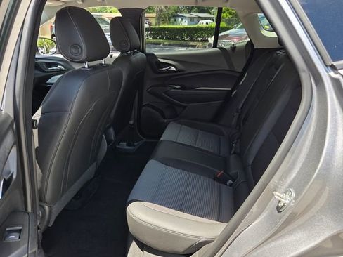 Used 2025 Chevrolet Trax LT w/ LT Convenience Package FWD image 12