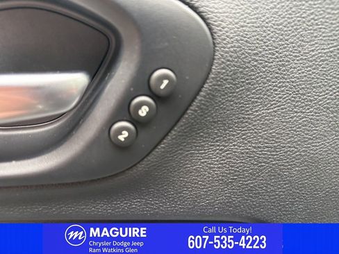 Used 2019 Jeep Cherokee Limited AWD/4WD image 30