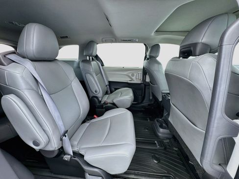 Used 2022 Toyota Sienna XLE AWD/4WD image 20