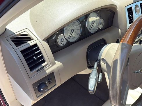 Used 2009 Chrysler 300 C RWD image 11