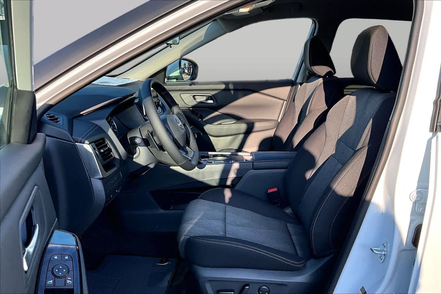 New 2027 Nissan Rogue SV FWD image 9