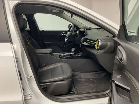 Used 2025 Chevrolet Trax ACTIV FWD image 27