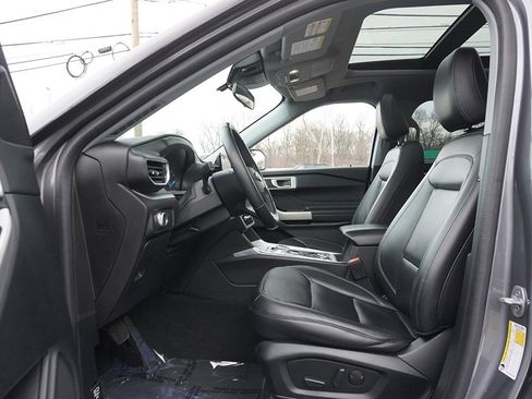 Used 2022 Ford Explorer XLT w/ Equipment Group 202A image 33