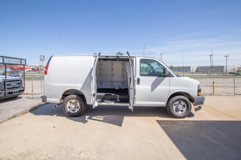 Used 2019 Chevrolet Express 2500 w/ Driver Convenience Package RWD image 9