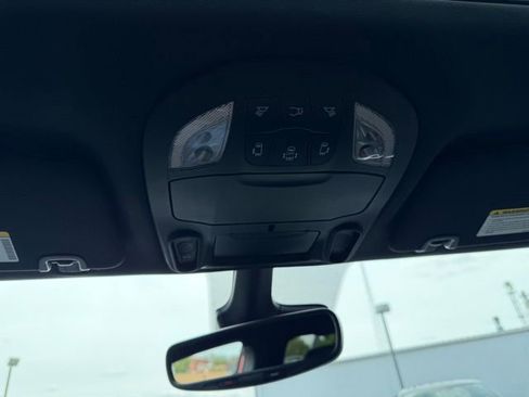 Used 2024 Chrysler Pacifica Limited w/ S Appearance Package FWD image 29