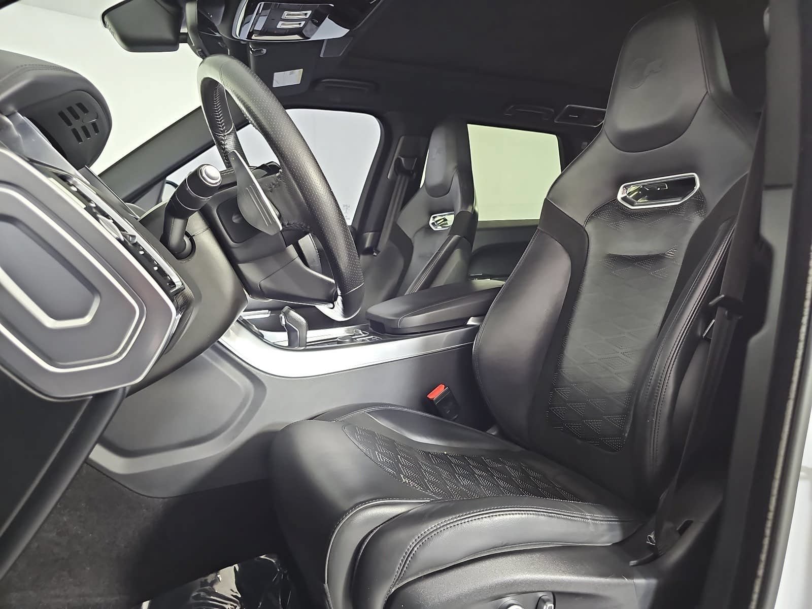 Used 2018 Land Rover Range Rover Sport SVR AWD/4WD image 15