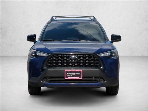 Used 2025 Toyota Corolla Cross LE w/ Moonroof Package image 2