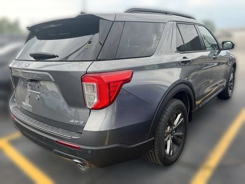 Used 2022 Ford Explorer XLT w/ Equipment Group 202A AWD/4WD image 3