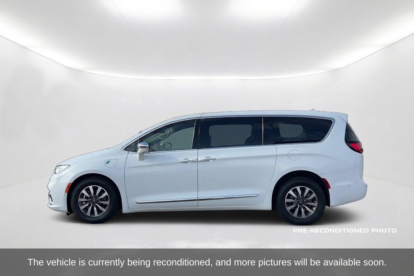 Used 2022 Chrysler Pacifica Limited FWD image 9