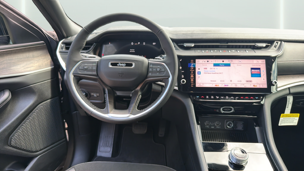 New 2027 Jeep Grand Cherokee Altitude RWD image 21
