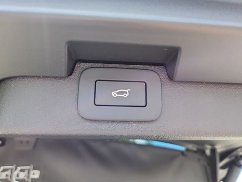 Certified 2025 Land Rover Discovery S image 14