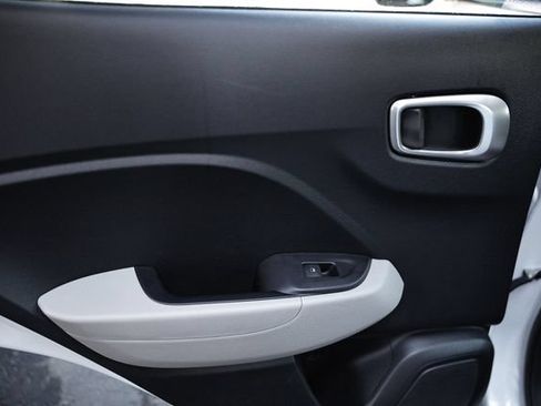 Used 2025 Hyundai Venue SEL FWD image 23