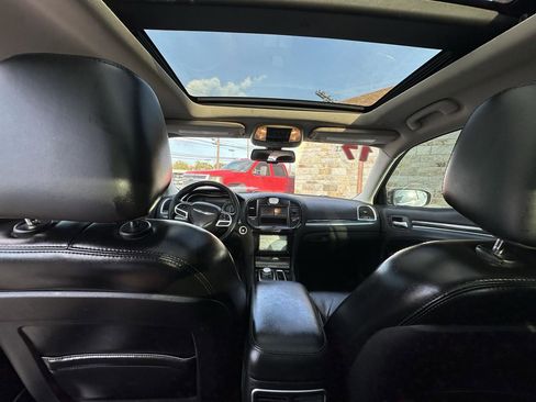 Used 2017 Chrysler 300 Limited w/ Value Package image 8