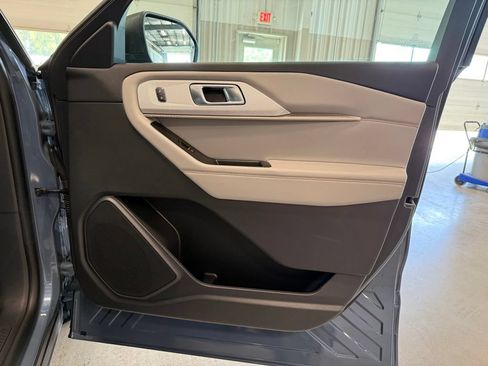 Certified 2025 Ford Explorer Active w/ Active Comfort Package AWD/4WD image 39