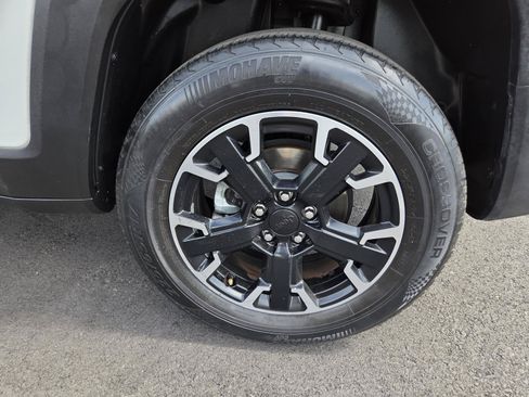 Used 2023 Jeep Renegade Latitude AWD/4WD image 9