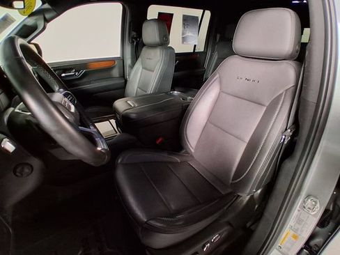 Certified 2025 GMC Yukon XL Denali RWD image 10
