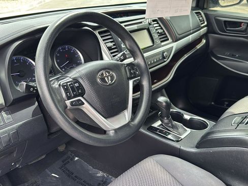 Used 2018 Toyota Highlander LE image 22