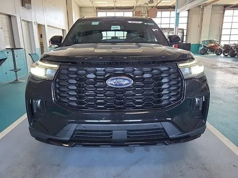 Used 2025 Ford Explorer ST-Line w/ ST-Line Street Pack AWD/4WD image 5