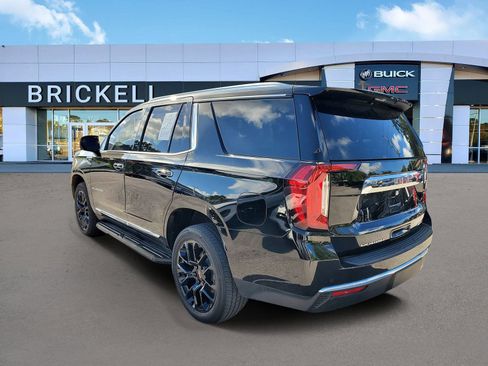 Used 2023 GMC Yukon SLT w/ SLT Premium Package image 4