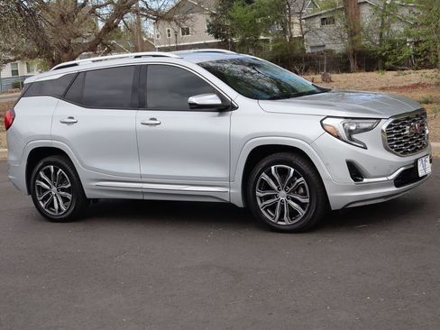 Used 2020 GMC Terrain Denali w/ Denali Premium Package image 2