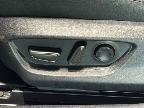 Used 2025 Toyota Camry SE FWD image 16
