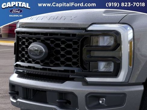 New 2026 Ford F250 Lariat w/ Black Appearance Package AWD/4WD image 18