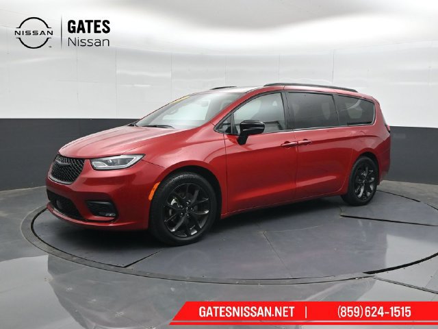 Used 2025 Chrysler Pacifica Limited FWD image 6