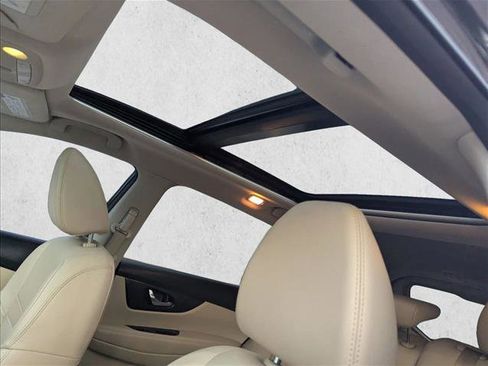 Used 2016 Nissan Rogue SL w/ SL Premium Package image 15