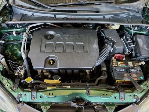 Used 2016 Toyota Corolla LE FWD image 28