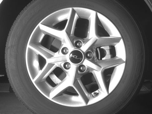 Used 2025 Kia Soul LX w/ LX Technology Package FWD image 13