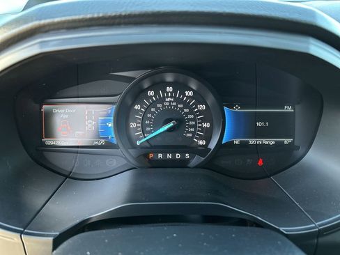 Used 2022 Ford Edge SE image 11