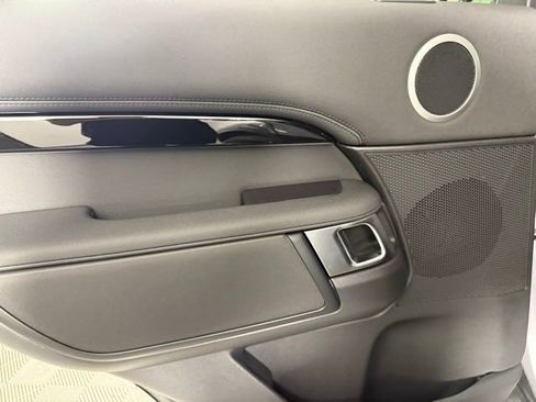 Certified 2025 Land Rover Discovery S image 25