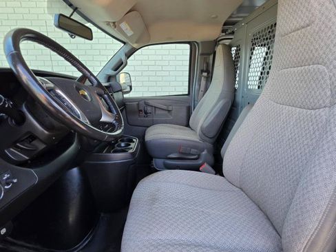 Used 2017 Chevrolet Express 2500 RWD image 12