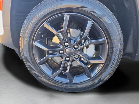 New 2025 Jeep Grand Cherokee Limited image 9