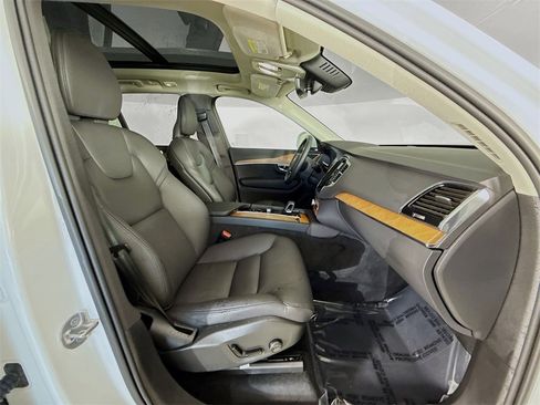Certified 2025 Volvo XC90 B6 Plus w/ Protection Package Premier image 30