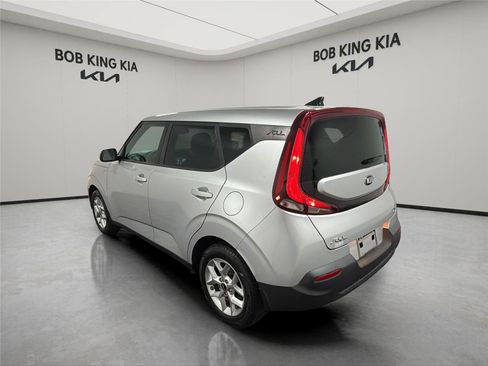 Used 2020 Kia Soul S FWD image 3