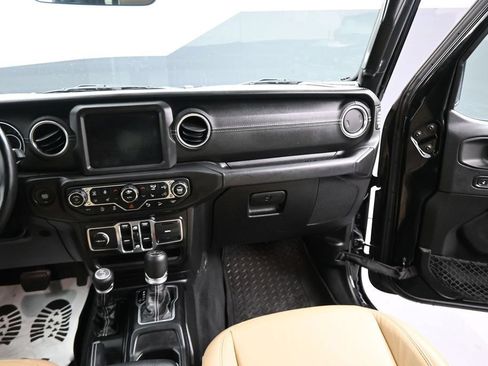Used 2018 Jeep Wrangler Unlimited Sahara AWD/4WD image 20