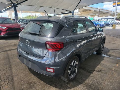 Used 2025 Hyundai Venue SEL FWD image 8
