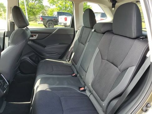 Used 2023 Subaru Forester Premium AWD/4WD image 9