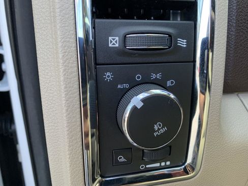 Used 2014 RAM 1500 Laramie w/ Convenience Group image 20