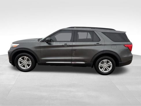 Used 2020 Ford Explorer XLT w/ Equipment Group 202A image 3
