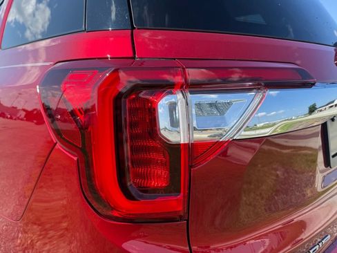 Used 2021 GMC Acadia Denali w/ Denali Technology Package FWD image 10